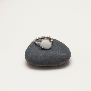 Shore Collection - Pebble Ring with Pearl Band